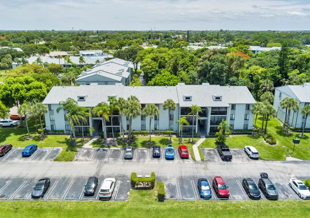 2nd image of 1008 Grn Pine Blvd, West Palm Beach, FL 33409