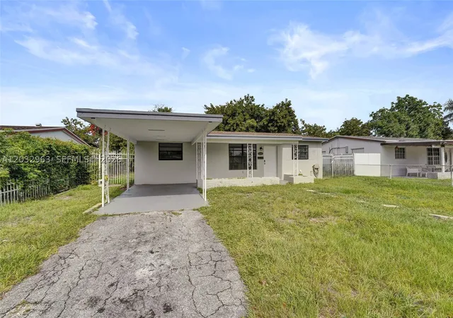 2nd image of 1140 N 74th Way, Hollywood, FL 33024 | MLS# A12032963