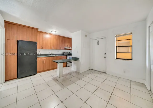 Photo 3 of Condo for sale at 4081 N Dixie Hwy #27, Oakland Park, FL 33334 | MLS# A12032968 | Listing updated on 2026-09-25