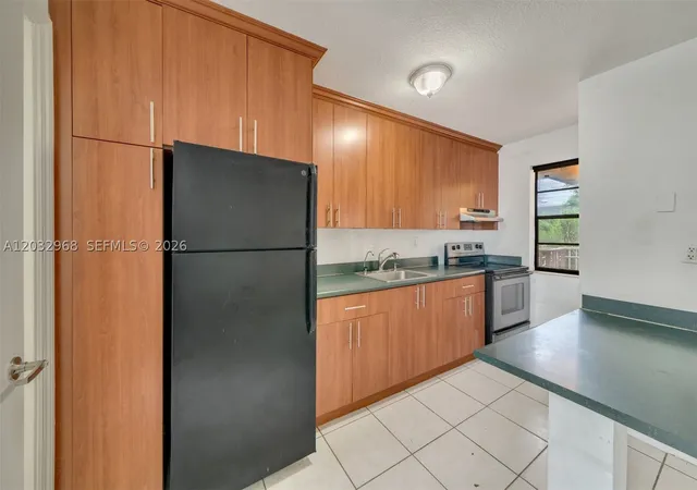 Listing Photo 5 - Condo for sale in building located at 4081 N Dixie Hwy, Oakland Park, FL 33334 - Unit #27