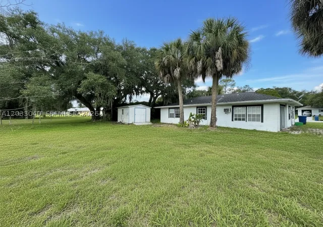 4th image of 4029 E Sunflower Cir, La Belle, FL 33935 | MLS# A12033040