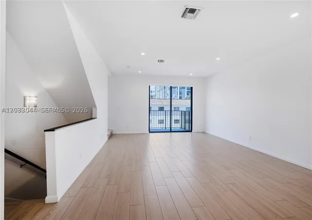 3rd image of 113 Ne 6 #1101, Fort Lauderdale, FL 33304 | MLS# A12033044