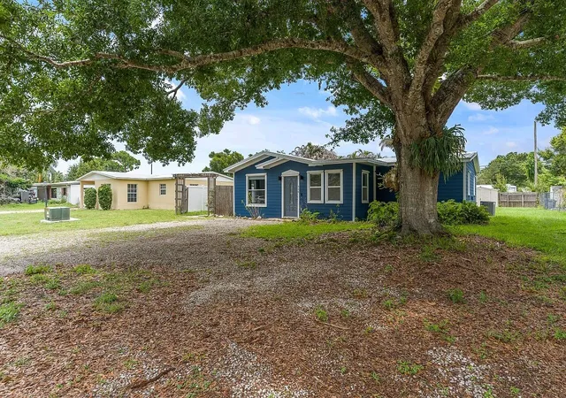 Homes for sale in Vero Beach, FL | 926 37th Ave, Vero Beach, FL 32960 | MLS# B26038282