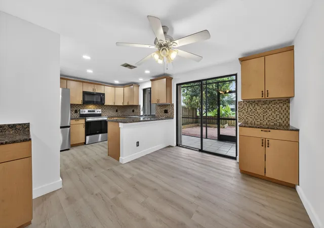 32nd image of 5182 S University Dr, Davie, FL 33328 | MLS# B26038302
