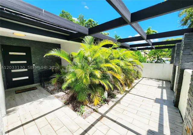 Photo 2 of Single family home for sale at 4962 Sw 95th Ave, Cooper City, FL 33328 | MLS# A12033130 | Listing updated on 2026-09-27