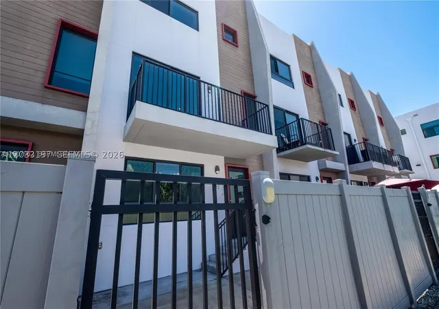 3rd image of 113 Ne 6 #1111, Fort Lauderdale, FL 33304 | MLS# A12033197
