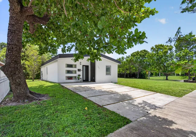 1st image of 700 Nw 17th Ter, Pompano Beach, FL 33069 | MLS# B26038368