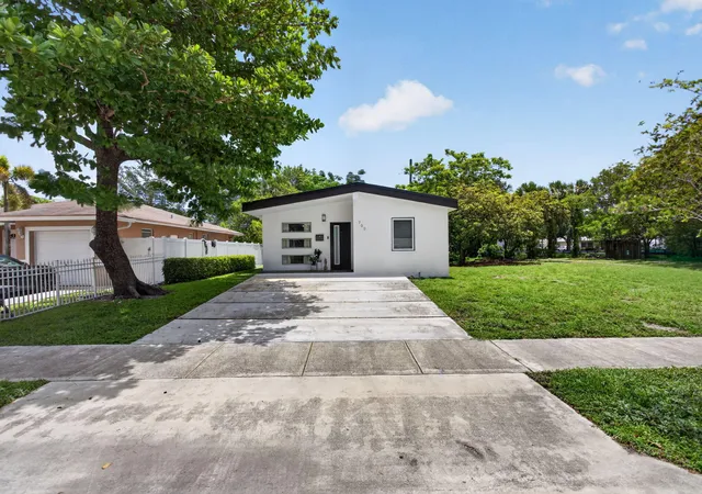 2nd image of 700 Nw 17th Ter, Pompano Beach, FL 33069 | MLS# B26038368