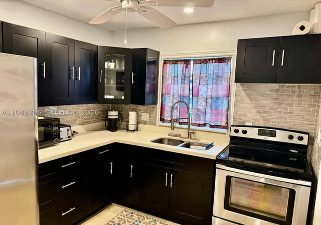 3rd image of 5300 Washington St #H236, Hollywood, FL 33021 | MLS# A12033265