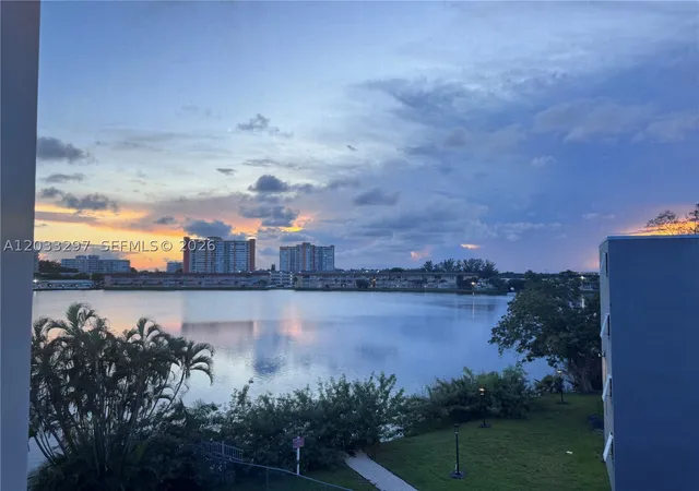 2nd image of 1660 Ne 191St St #413-1, Miami, FL 33179 | MLS# A12033297