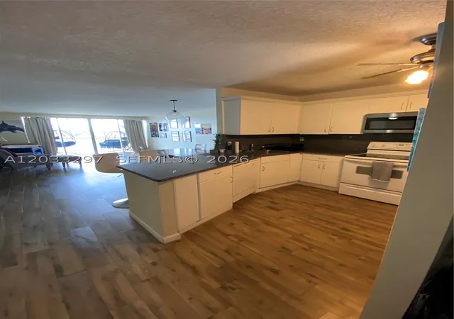 3rd image of 1660 Ne 191St St #413-1, Miami, FL 33179 | MLS# A12033297
