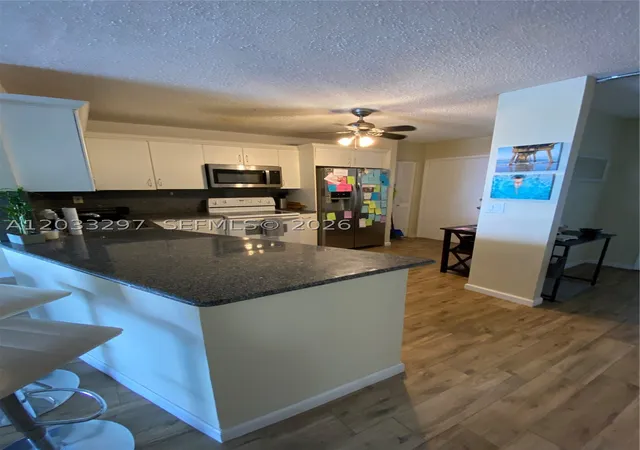 4th image of 1660 Ne 191St St #413-1, Miami, FL 33179 | MLS# A12033297