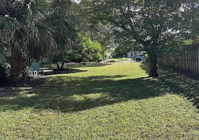 2nd image of 211 N E St, Lake Worth Beach, FL 33460 | MLS# B26038442