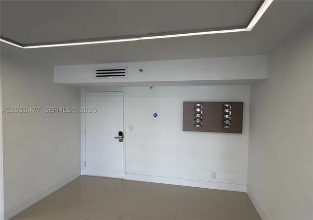 Photo 3 of Condo for sale at 3300 Ne 192Nd St #1109, Aventura, FL 33180 | MLS# A12032477 | Listing updated on 2026-10-02