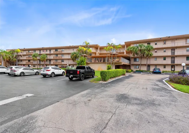 2nd image of 9300 Sw 8th St #102, Boca Raton, FL 33428 | MLS# B26038507