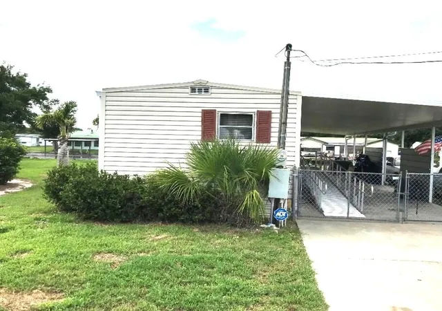 2nd image of 1040 24th St, Okeechobee, FL 34974 | MLS# B26038510