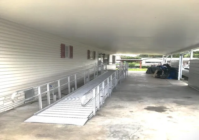 3rd image of 1040 24Th St, Okeechobee, FL 34974 | MLS# B26038510