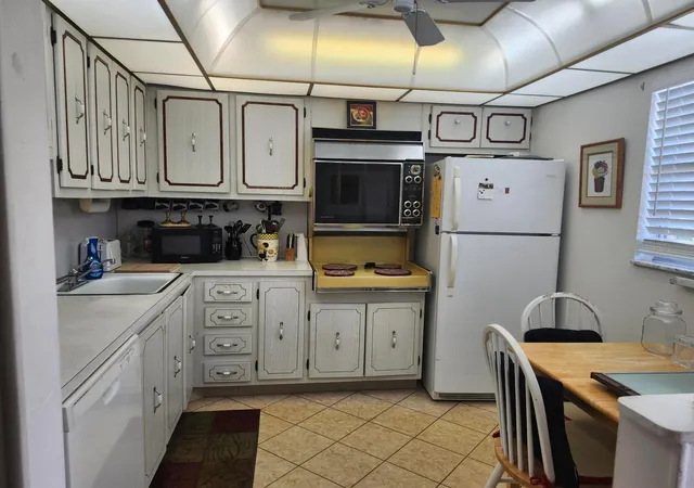 Homes for sale in Boynton Beach, FL | 330 Ne 26Th Ave #411, Boynton Beach, FL 33435 | MLS# B26038544