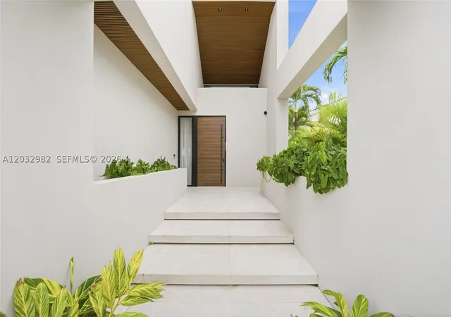 5th image of 1050 Stillwater Dr, Miami Beach, FL 33141 | MLS# A12032982