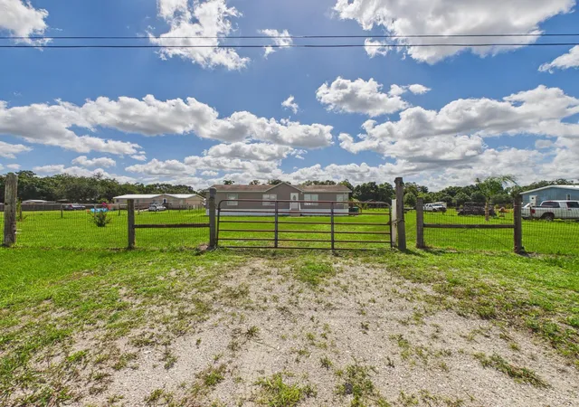 3rd image of 17090 Nw 38Th Ave, Okeechobee, FL 34972 | MLS# B26038576