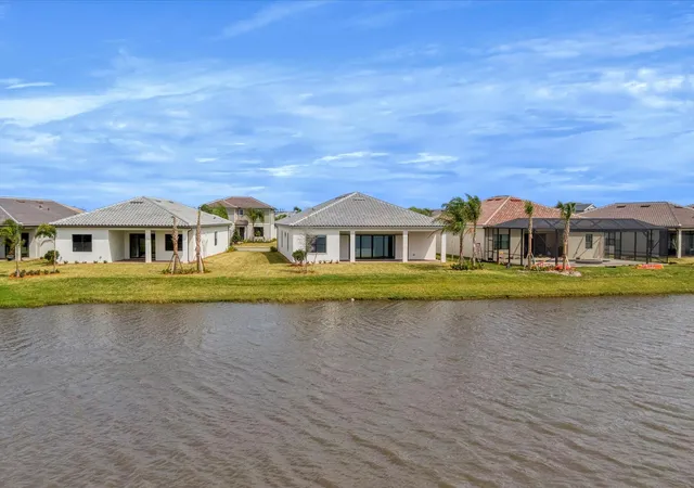 5th image of 818 Se Courances Dr, Port St Lucie, FL 34984 | MLS# B26038578