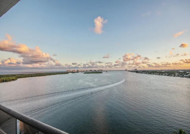 Homes for sale in South Palm Beach, FL | 100 Lakeshore Dr, South Palm Beach, FL 33408