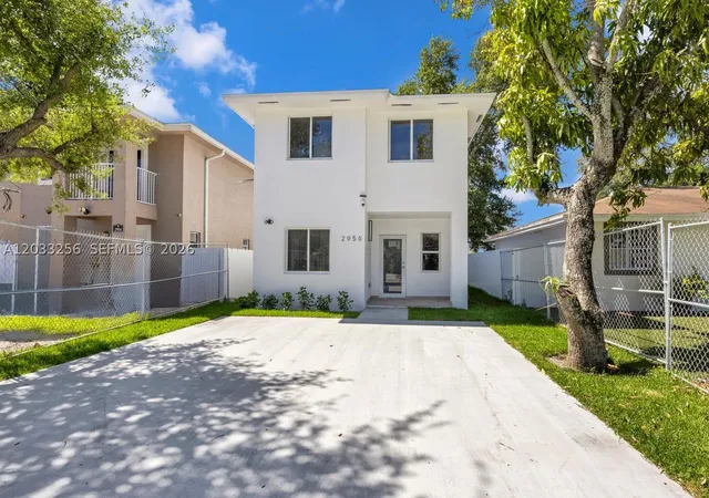 2780 NW 44th St