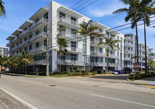 Listing Photo 2 - Condo for sale in building located at 2100 Van Buren St, Hollywood, FL 33020 - Unit #322