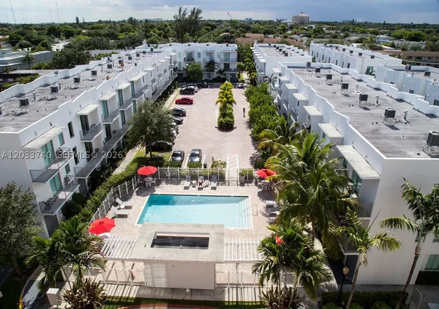 Listing Photo 4 - Condo for sale in building located at 2100 Van Buren St, Hollywood, FL 33020 - Unit #322