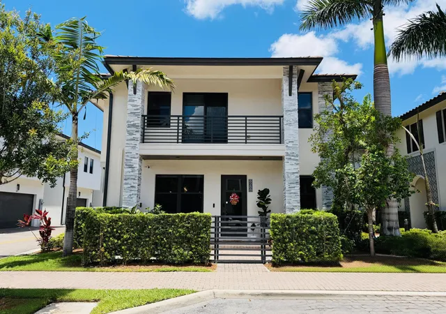 Homes for sale in Doral, FL | 8288 Nw 44th Ter, Doral, FL 33166 | MLS# B26038713