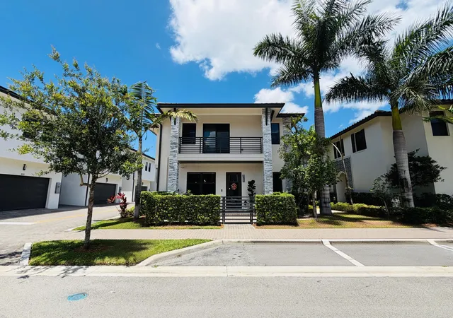 Homes for sale in Doral, FL | 8288 Nw 44th Ter, Doral, FL 33166 | MLS# B26038713