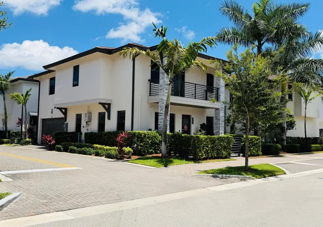 Homes for sale in Doral, FL | 8288 Nw 44Th Ter, Doral, FL 33166 | MLS# B26038713