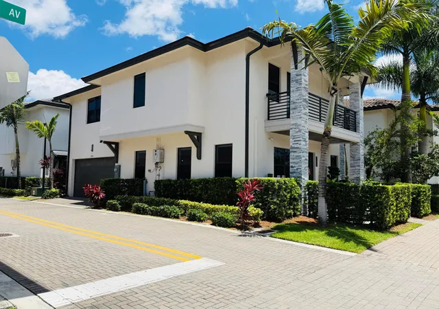Homes for sale in Doral, FL | 8288 Nw 44Th Ter, Doral, FL 33166 | MLS# B26038713