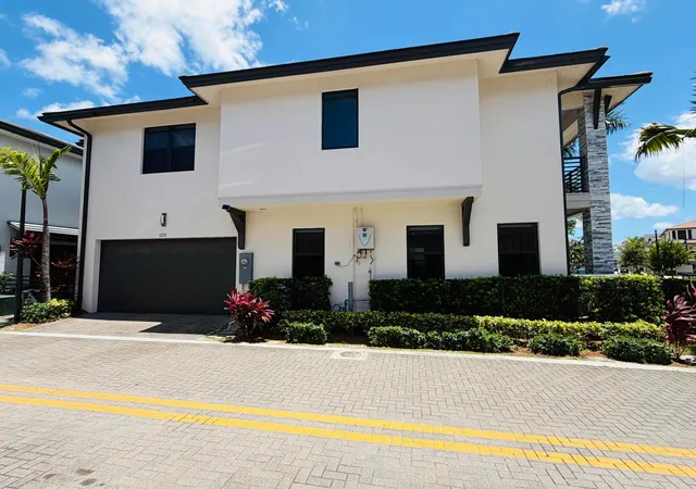 Homes for sale in Doral, FL | 8288 Nw 44Th Ter, Doral, FL 33166 | MLS# B26038713