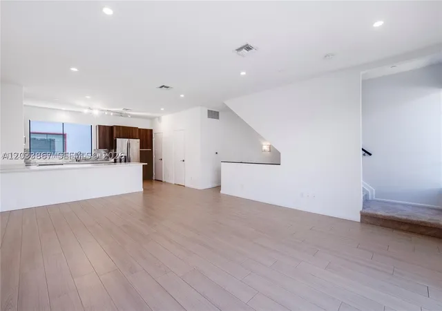 4th image of 113 Ne 6 #46225, Fort Lauderdale, FL 33304 | MLS# A12033867