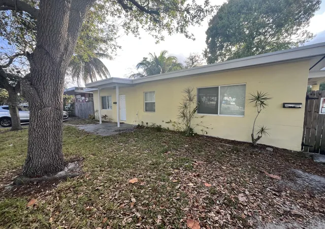 1st image of 211 N A St, Lake Worth Beach, FL 33460 | MLS# B26038821