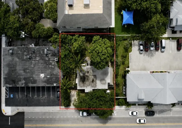3rd image of 211 N A St, Lake Worth Beach, FL 33460 | MLS# B26038821