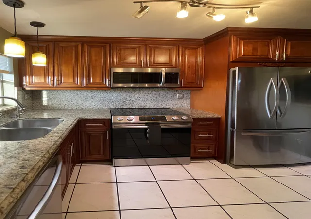 4th image of 9370 Sunrise Lakes Blvd, Sunrise, FL 33322