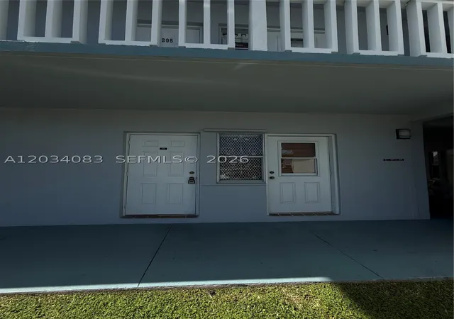 16th image of 2200 Park Ln #105, Hollywood, FL 33021 | MLS# A12034083