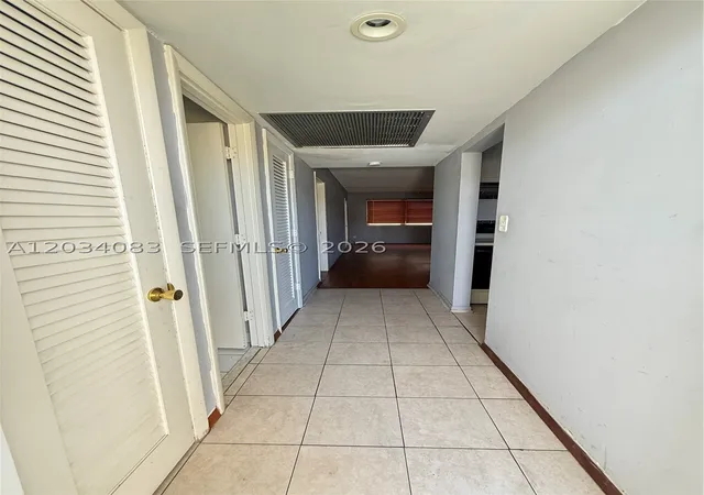 2nd image of 2200 Park Ln #105, Hollywood, FL 33021 | MLS# A12034083