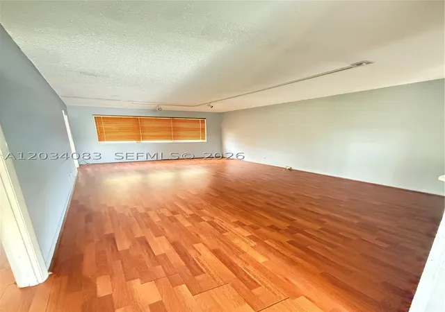 5th image of 2200 Park Ln #105, Hollywood, FL 33021 | MLS# A12034083