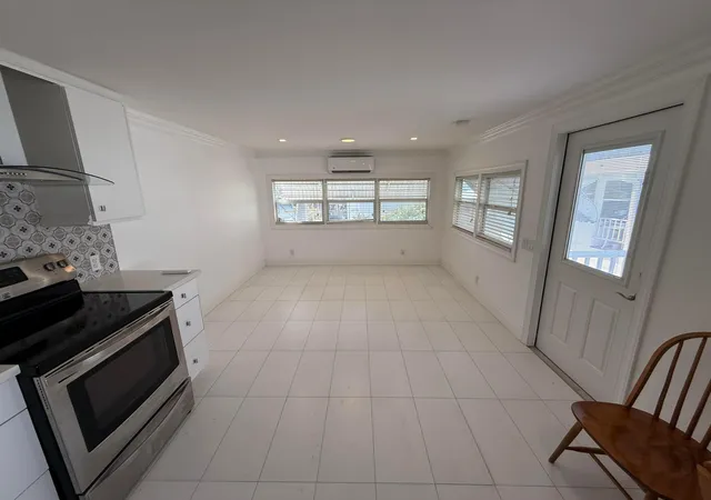 3rd image of 206 Eagle Dr E, Briny Breezes, FL 33435 | MLS# B26038945
