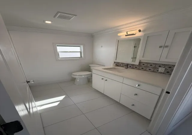 5th image of 206 Eagle Dr E, Briny Breezes, FL 33435 | MLS# B26038945