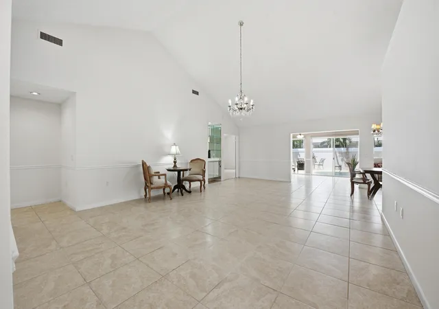 3rd image of 2319 Saratoga Bay Dr, West Palm Beach, FL 33409 | MLS# B26038995