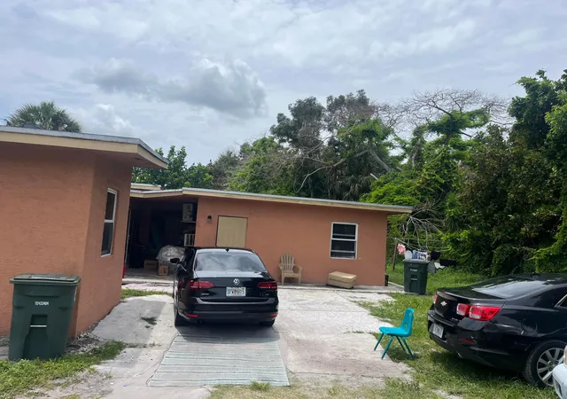 2nd image of 301 Preston Ct, Fort Pierce, FL 34950 | MLS# B26039050