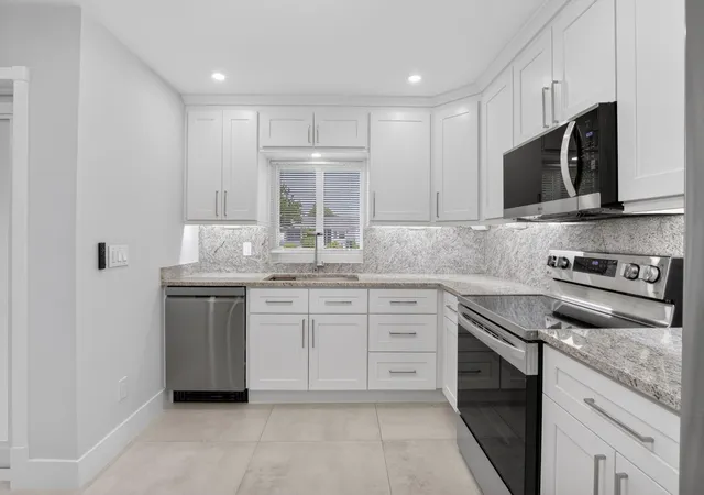 2nd image of 6049 Via, Delray Beach, FL 33484 | MLS# B26039057