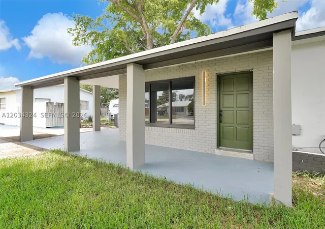 2nd image of 3140 Ne 9th Ter, Pompano Beach, FL 33064 | MLS# A12034324