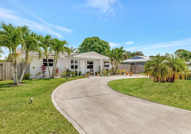 Homes for sale in Stuart, FL | 1894 Se Lafayette St, Stuart, FL 34997 | MLS# B26039065