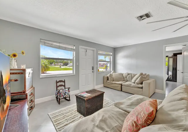 Homes for sale in Stuart, FL | 1894 Se Lafayette St, Stuart, FL 34997 | MLS# B26039065