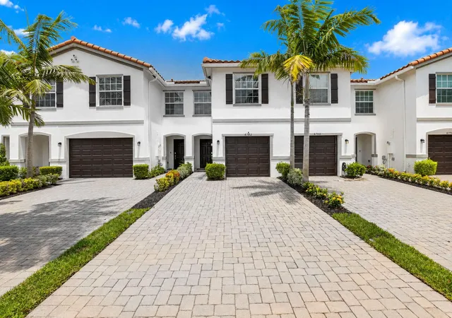 Homes for sale in Lake Worth, FL | 6762 Broadwater Ln, Lake Worth, FL 33467 | MLS# B26039074